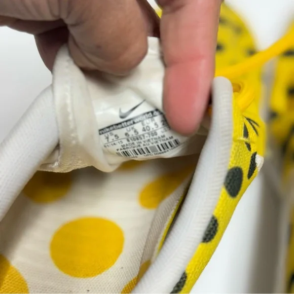 Nike Yellow and Black Dotted Sneakers - Picture 7 of 7